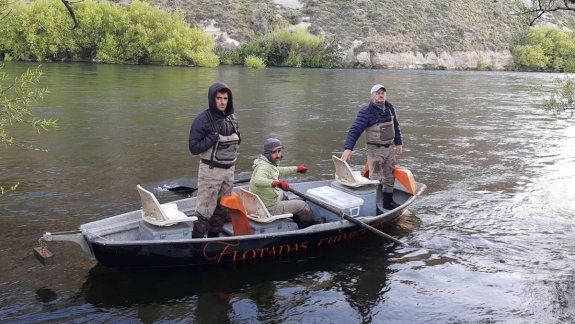 Buscan a guía de pesca desaparecido tras darse vuelta su embarcación