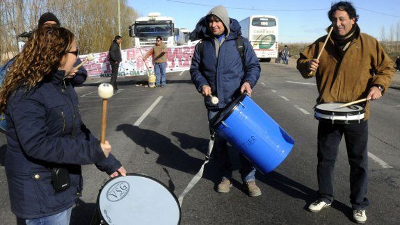 El corte se realiza a la altura del loteo Las Brisas, en dirección a Senillosa.