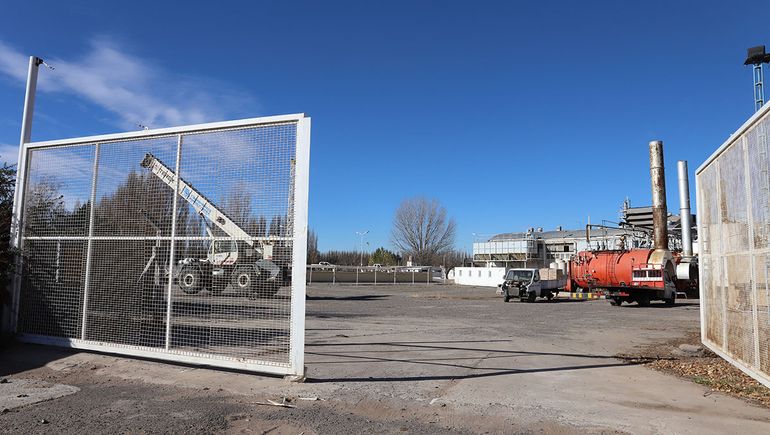 Cada vez es más habitual que las petroleras se instalen en la zona rural, haya o no producción. Pero los criterios de quién se queda o no son discutibles. Cada vez es más habitual que las petroleras se instalen en la zona rural, haya o no producción. Pero los criterios de quién se queda o no son discutibles.
