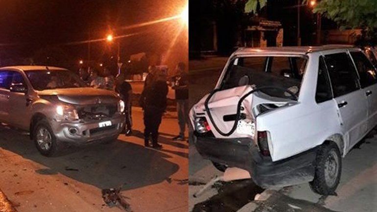 Chocó a dos autos estacionados, lo quisieron linchar y la policía llegó para rescatarlo