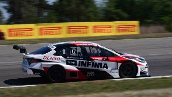 Matías Rossi se llevó la final sabatina de la cuarta fecha del Súper TC2000. Matías Rossi se llevó la final sabatina de la cuarta fecha del Súper TC2000.