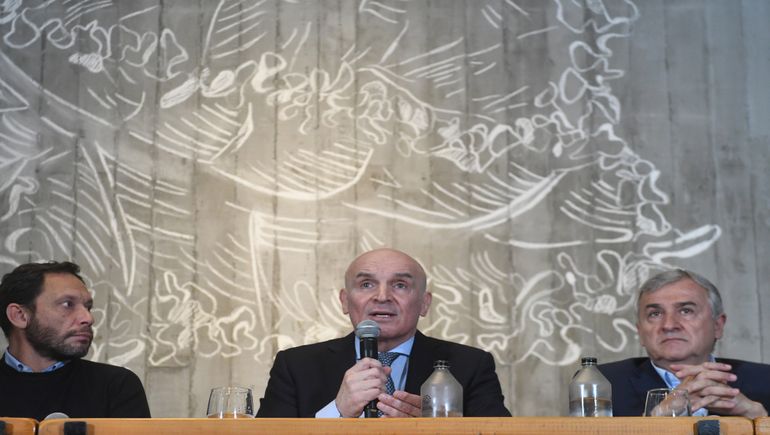 Pese a la ausencia de Patricia Bullrich, José Luis Espert agradeció el acompañamiento y la incorporación a Juntos por el Cambio. Pese a la ausencia de Patricia Bullrich, José Luis Espert agradeció el acompañamiento y la incorporación a Juntos por el Cambio.