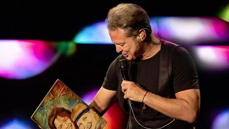 Luis Miguel se emocionó por un regalo especial de sus fans