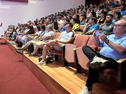 El Congreso tendrá ejes temáticos como la democratización de los saberes en educación física, las prácticas corporales saludables en infancias y adolescencias, la recreación como práctica social y el deporte como motor de inclusión y desarrollo comunitario. El Congreso tendrá ejes temáticos como la democratización de los saberes en educación física, las prácticas corporales saludables en infancias y adolescencias, la recreación como práctica social y el deporte como motor de inclusión y desarrollo comunitario.