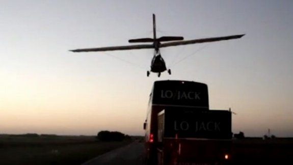 Marcos Di Palma aterrizó una avioneta sobre su motorhome