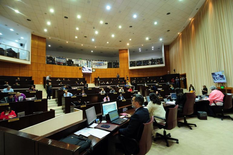 El objetivo es brindar una solución al déficit profesional en las localidades del interior. El objetivo es brindar una solución al déficit profesional en las localidades del interior.