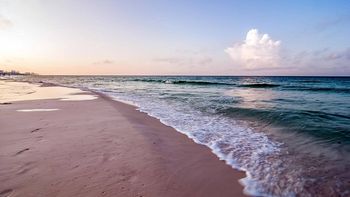 Miramar se convirtió en un lugar de terror para una joven adolescente y su compañero. Miramar se convirtió en un lugar de terror para una joven adolescente y su compañero.