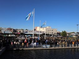 Se realizó un sentido homenaje en el cenotafio del parque central. Se realizó un sentido homenaje en el cenotafio del parque central.