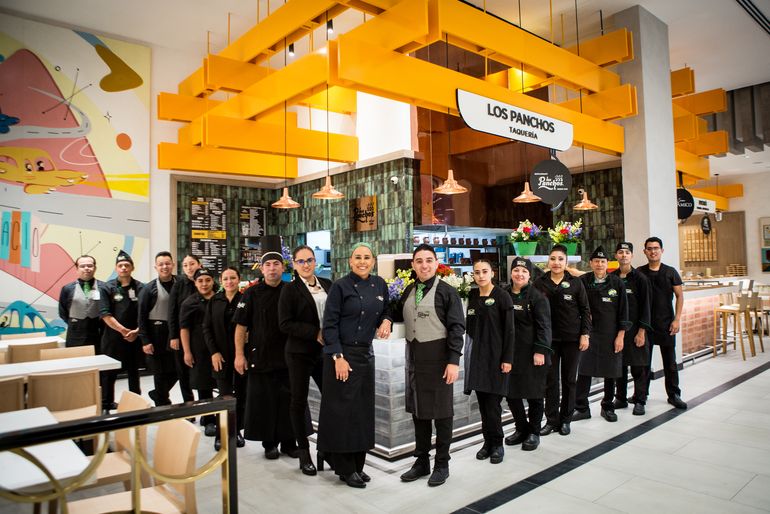 Parte del equipo de Los Panchos. Parte del equipo de Los Panchos.