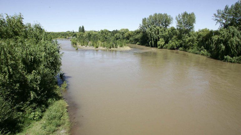 Por la turbidez del río Neuquén, habrá problemas con el agua
