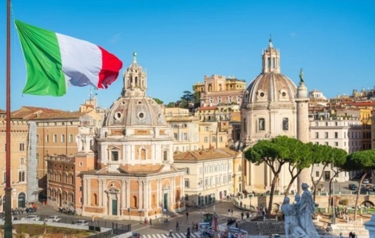 La beca en Italia combina formación académica con experiencia directa en empresas del país.