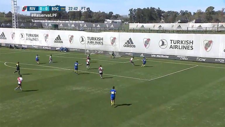 Bicicleta y a guardar: golazo de Zeballos en el Superclásico de Reserva