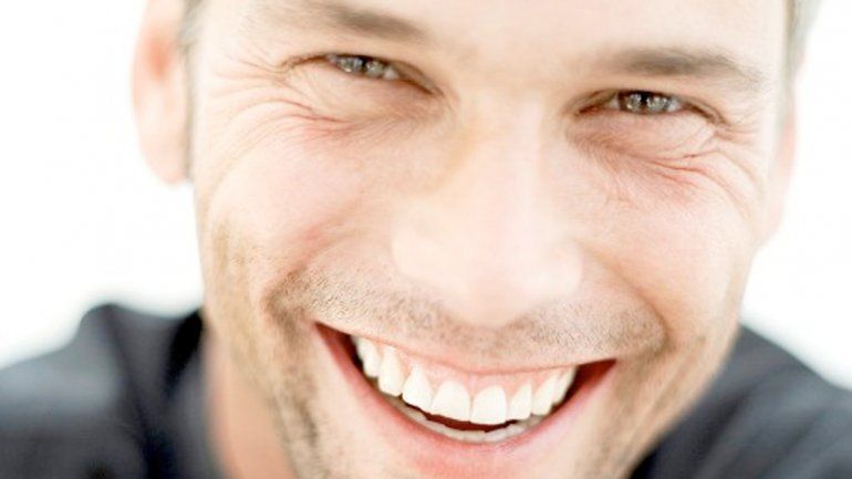 Caras sonrientes. Serían las más aptas para el matrimonio.