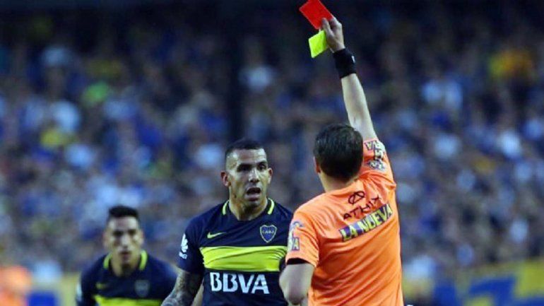 Tevez fue suspendido por tres fechas por insultar a Delfino
