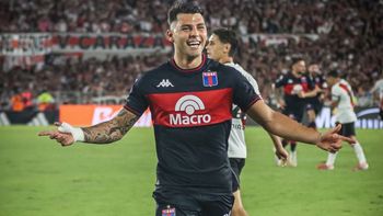 Nacho Russo convirtió dos goles en la victoria de Tigre sobre River. Nacho Russo convirtió dos goles en la victoria de Tigre sobre River.