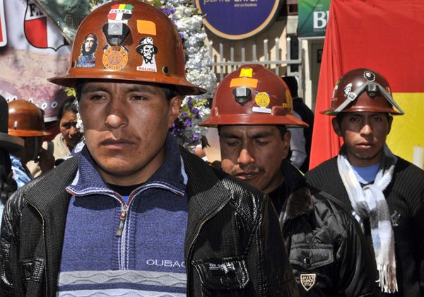 Mineros salen a cortar rutas en Bolivia