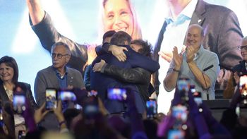Elecciones porteñas: Manuel Adorni y Javier Milei celebraron en el búnker de La Libertad Avanza