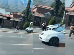 Así fue el brutal accidente que hizo volar varios metros a una mujer tras ser embestida por un auto en México Así fue el brutal accidente que hizo volar varios metros a una mujer tras ser embestida por un auto en México