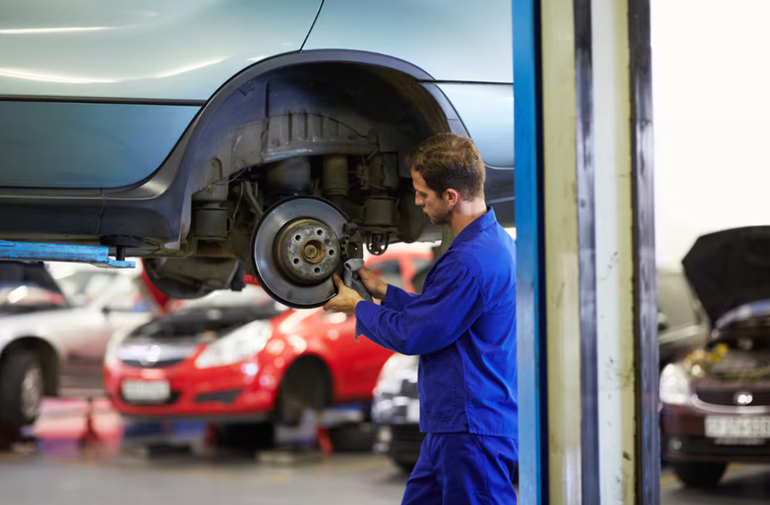 ¿Cómo saber cuándo hay que cambiar las pastillas de freno del auto? Las 4 señales