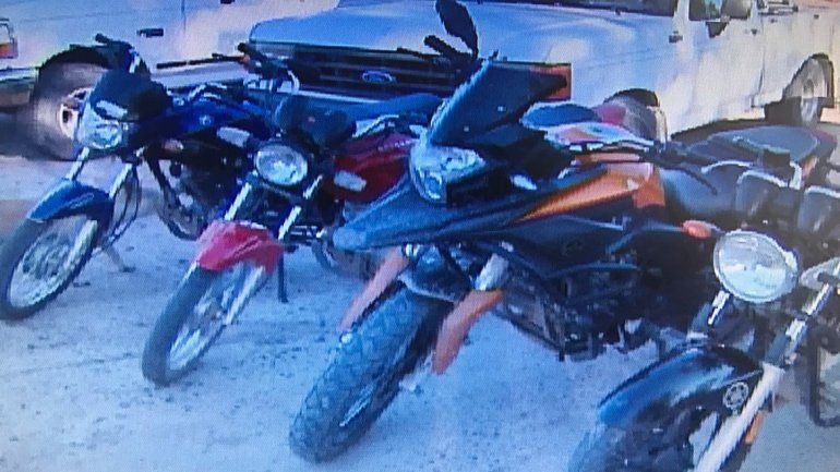 Perdió el control de la moto y se mató contra un poste