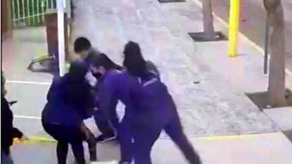 Lo hicieron otra vez: los bomberos salvaron a una niña atragantada con un bolita