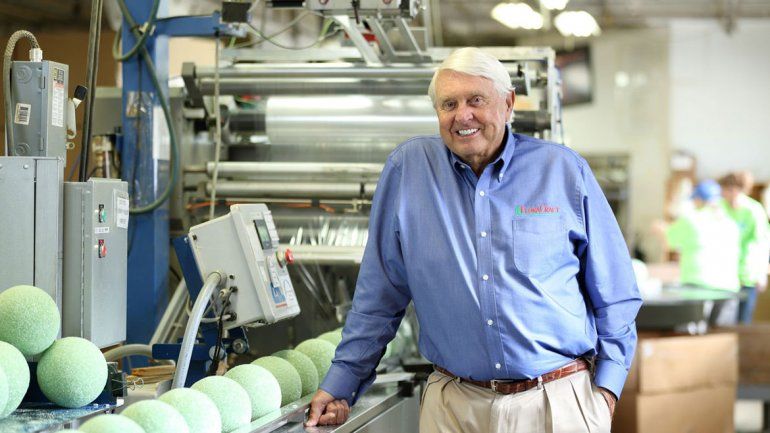 Jefe copado: repartió 4 millones de dólares entre sus empleados