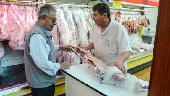El chivito sigue siendo un plato caro para las fiestas: cuánto cuesta