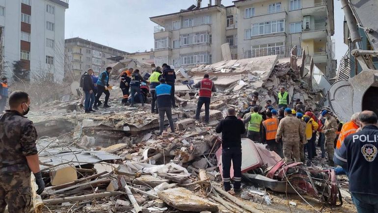 Ecuador: un sismo de 6,7 dejó al menos 14 muertos y más de 380 heridos