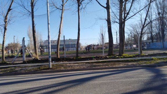 Durante el finde denunciaron que hubo picaditos de fútbol en Valentina Sur.