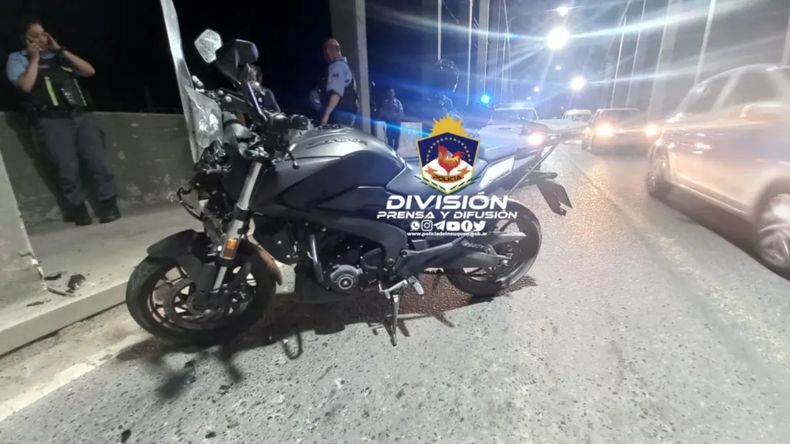 Robó una moto, lo empezó a perseguir la Policía y se tiró al río para no ser atrapado