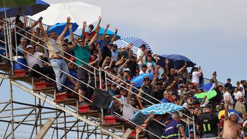 El público neuquino copó las gradas en la fecha del Turismo Carretera en Centenario. El público neuquino copó las gradas en la fecha del Turismo Carretera en Centenario.