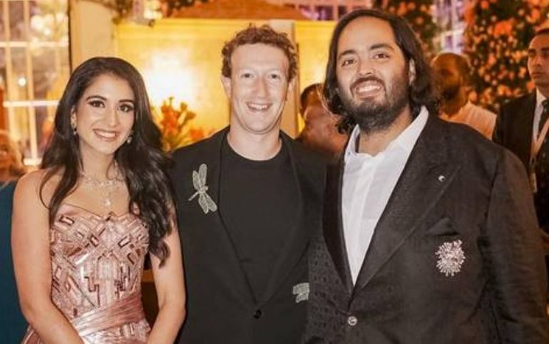 La pareja junto a Mark Zuckerberg, en la preboda. La pareja junto a Mark Zuckerberg, en la preboda.