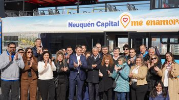 gaido y figueroa lanzaron dos nuevos buses turisticos para potenciar la modernizacion: como seran los recorridos gaido y figueroa lanzaron dos nuevos buses turisticos para potenciar la modernizacion: como seran los recorridos