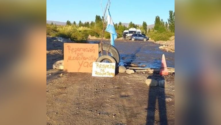 Vecinos y familias de la Escuela 211 cortan la Ruta 6.