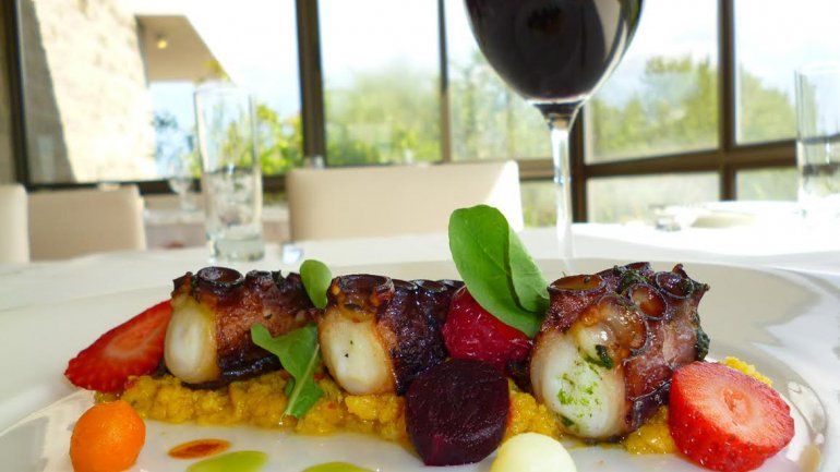 Disfrutá de tus vacaciones con un almuerzo en la Bodega Schroeder