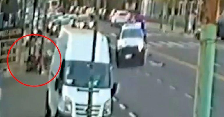 Patrullero cruzó en rojo, atropelló y mató a un motociclista