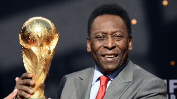 pele, el unico con tres vueltas olimpicas en la copa del mundo pele, el unico con tres vueltas olimpicas en la copa del mundo