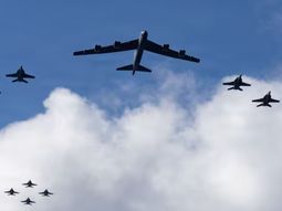 estados unidos envio aviones de combate a recorrer el espacio aereo de venezuela estados unidos envio aviones de combate a recorrer el espacio aereo de venezuela