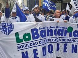 La Bancaria de Neuquén se suma a las medidas de fuerza en contra de la reforma laboral. La Bancaria de Neuquén se suma a las medidas de fuerza en contra de la reforma laboral.