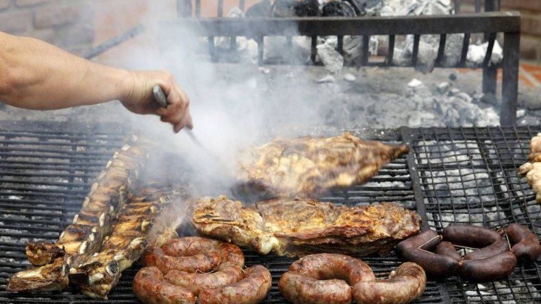 Por el alto riesgo de incendios forestales, no se puede hacer asado en Bariloche. Por el alto riesgo de incendios forestales, no se puede hacer asado en Bariloche.