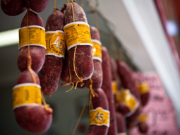 La guía permite tomar medidas de prevención contra la triquinosis, tanto para quienes producen o elaboran alimentos como para quienes los consumen. Foto: Senasa La guía permite tomar medidas de prevención contra la triquinosis, tanto para quienes producen o elaboran alimentos como para quienes los consumen. Foto: Senasa