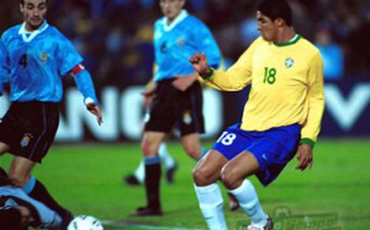 Jardel con la camiseta de Brasil.