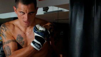 Toda la fiereza del Loco, que se hizo respetar en la cárcel. Pegó y cobró. Toda la fiereza del Loco, que se hizo respetar en la cárcel. Pegó y cobró.