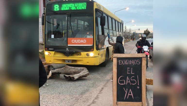 Tomaron otro colectivo por un reclamo de falta de servicios