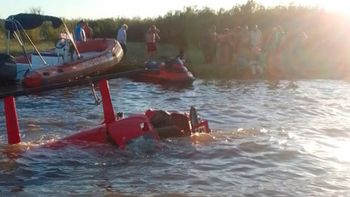 un helicoptero cayo al rio tras realizar varias maniobras imprudentes: un muerto y tres heridos un helicoptero cayo al rio tras realizar varias maniobras imprudentes: un muerto y tres heridos