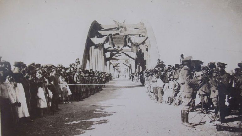 Inauguración del puente carretero.