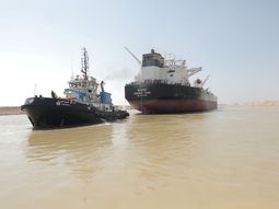 Estados Unidos aumentará su producción de GNL. Suez Canal Authority/Handout via REUTERS