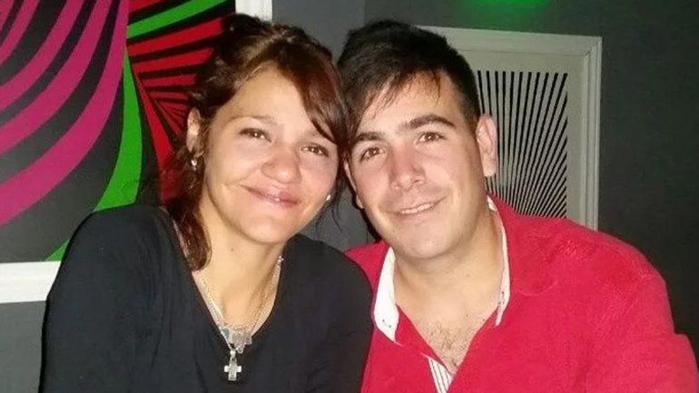 Alfredo Turcumán se había casado con Claudia Moya hacía unos meses. Solía ir a trabajar con golpes en la cara.