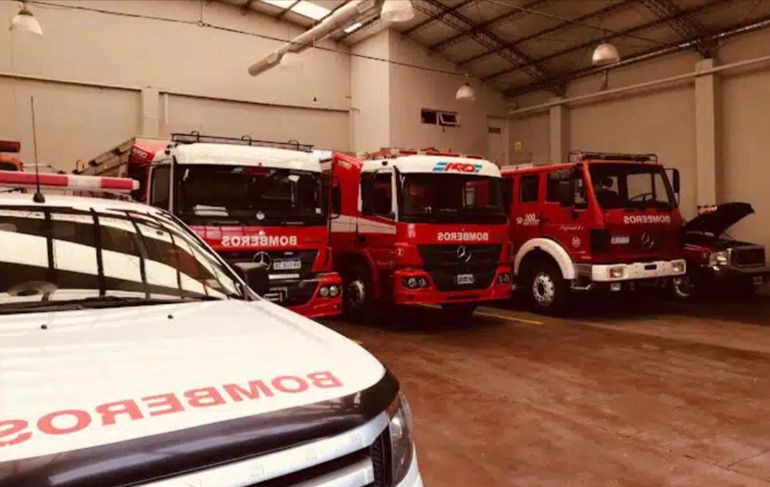 Los Bomberos Voluntarios de Puerto Madryn fueron de urgencia hasta la Escuela 750 luego de un llamado por una aparente explosión en el lugar. Los Bomberos Voluntarios de Puerto Madryn fueron de urgencia hasta la Escuela 750 luego de un llamado por una aparente explosión en el lugar. 