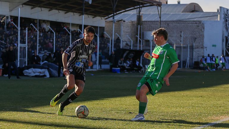 Federal A: sorpresas, cuatro invictos y dos punteros en la tabla de la zona Campeonato
